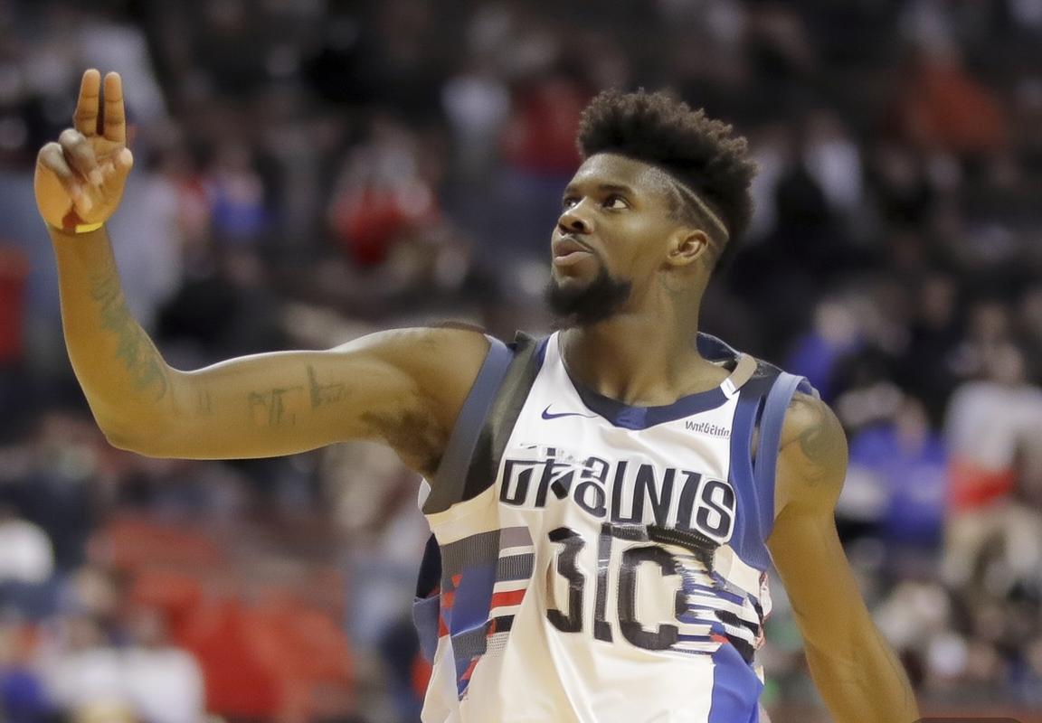 多伦多猛龙队瞄准达拉斯独行侠中锋丹尼尔·加福德，交易传闻推动内线补强